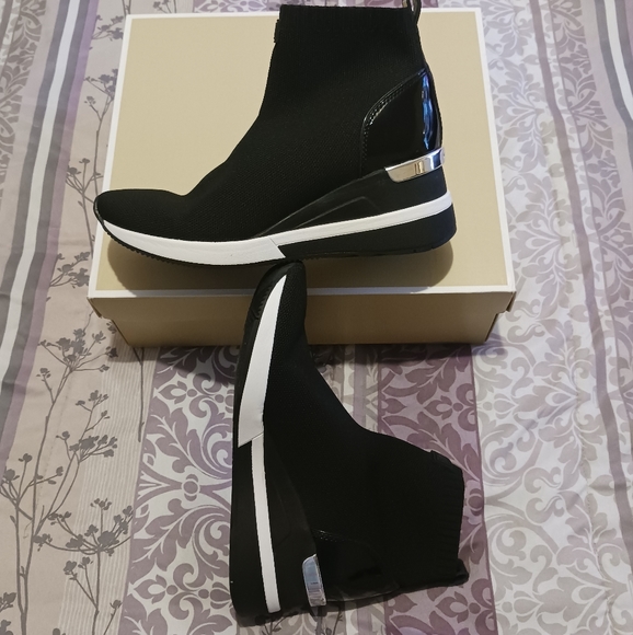 Michael Kors Skyler Bootie Sneaker - Picture 9 of 11